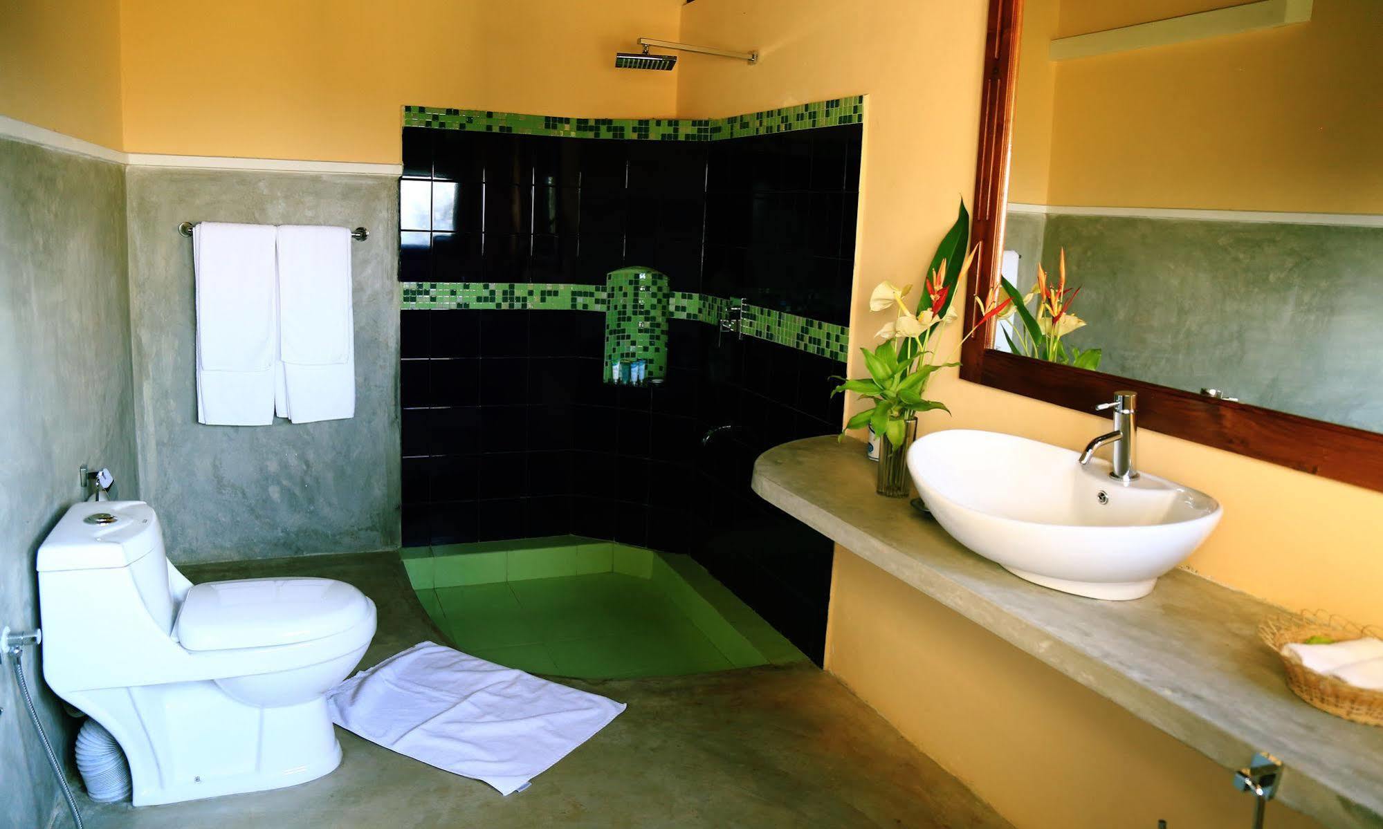 Villa Shenandoah Канди Екстериор снимка