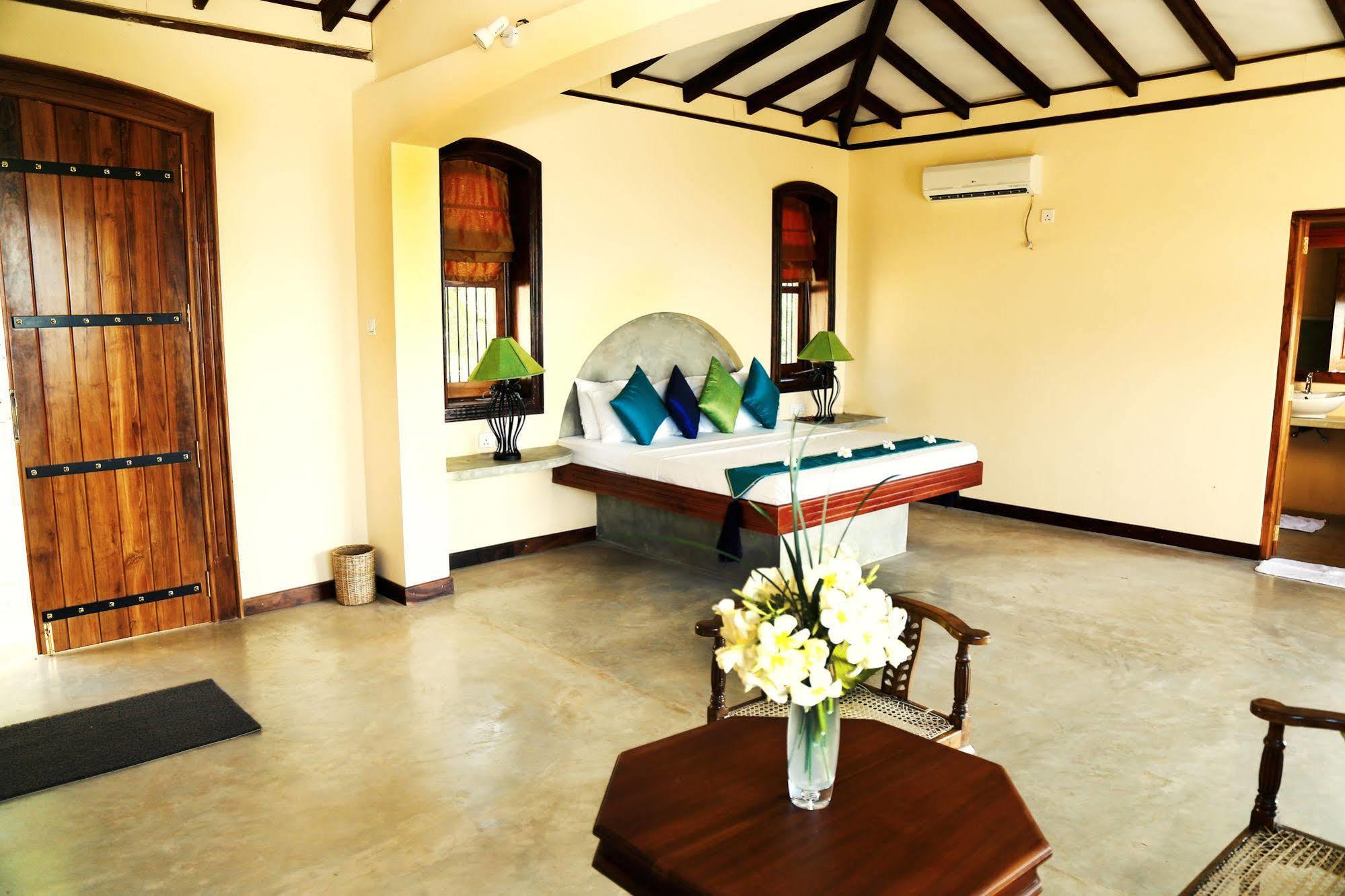 Villa Shenandoah Канди Екстериор снимка