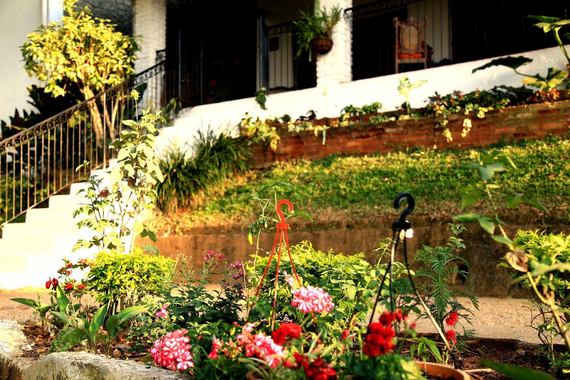 Villa Shenandoah Канди Екстериор снимка