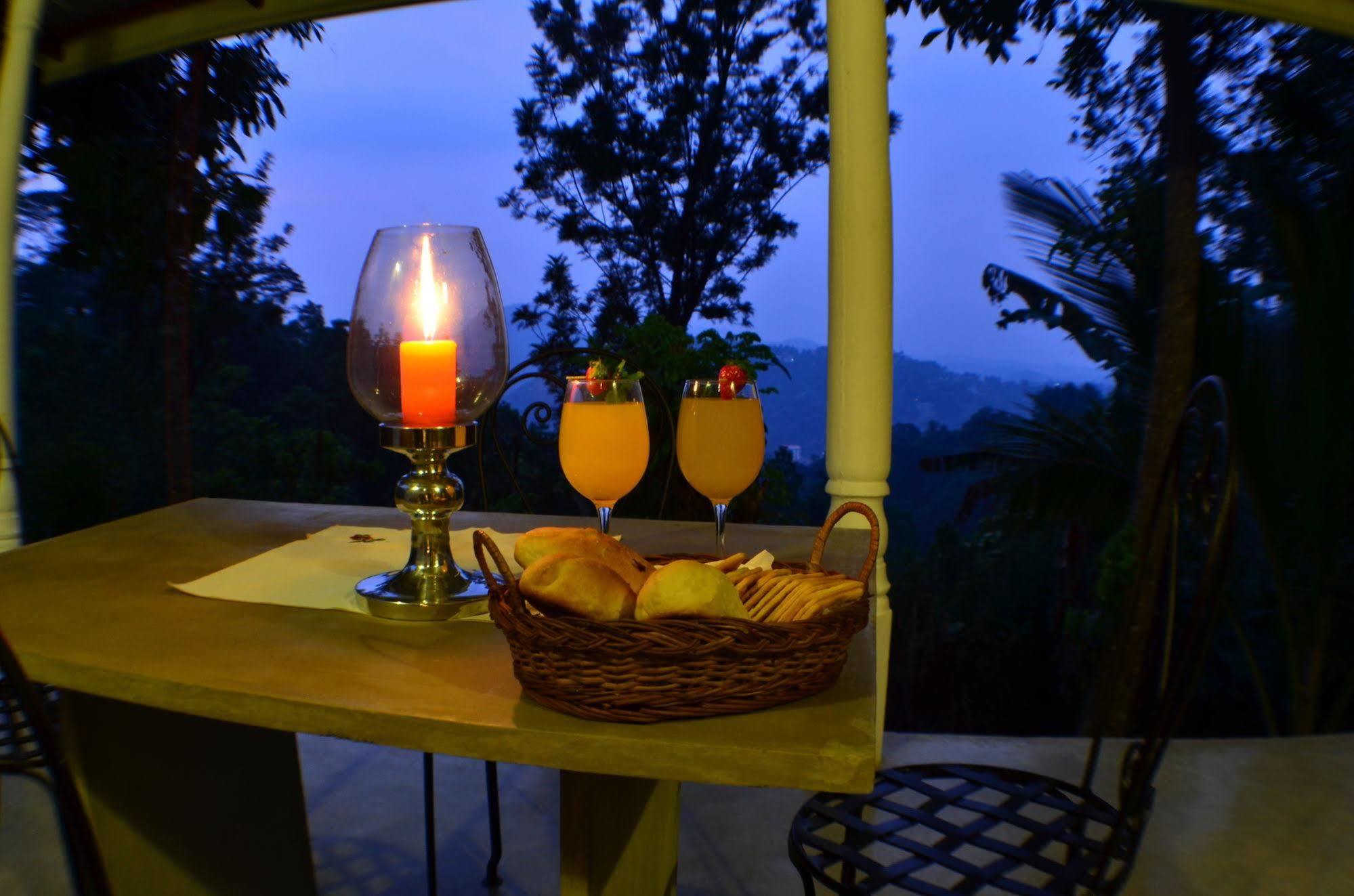 Villa Shenandoah Канди Екстериор снимка